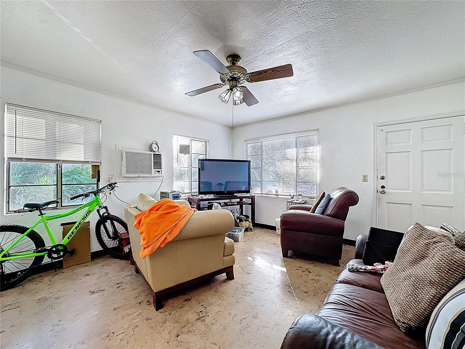 Image 48 of 78 For 833 Oxford Street