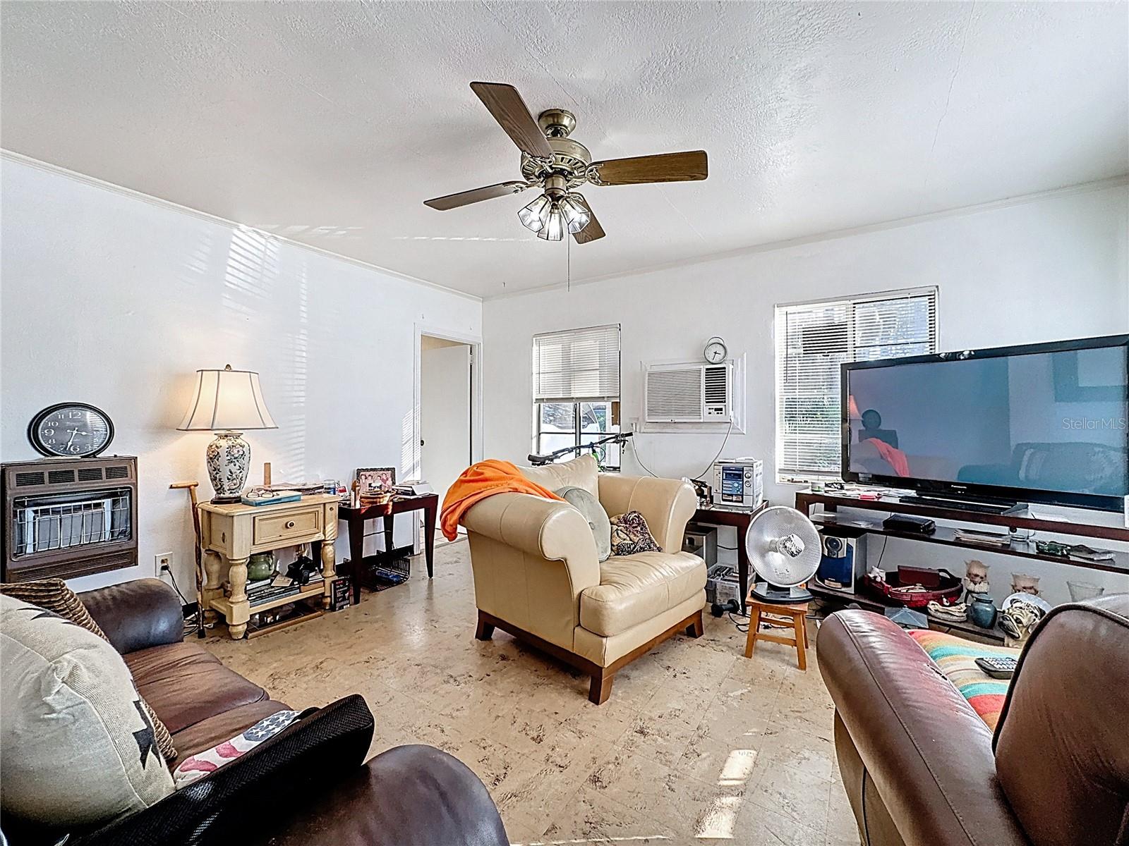 Image 49 of 78 For 833 Oxford Street