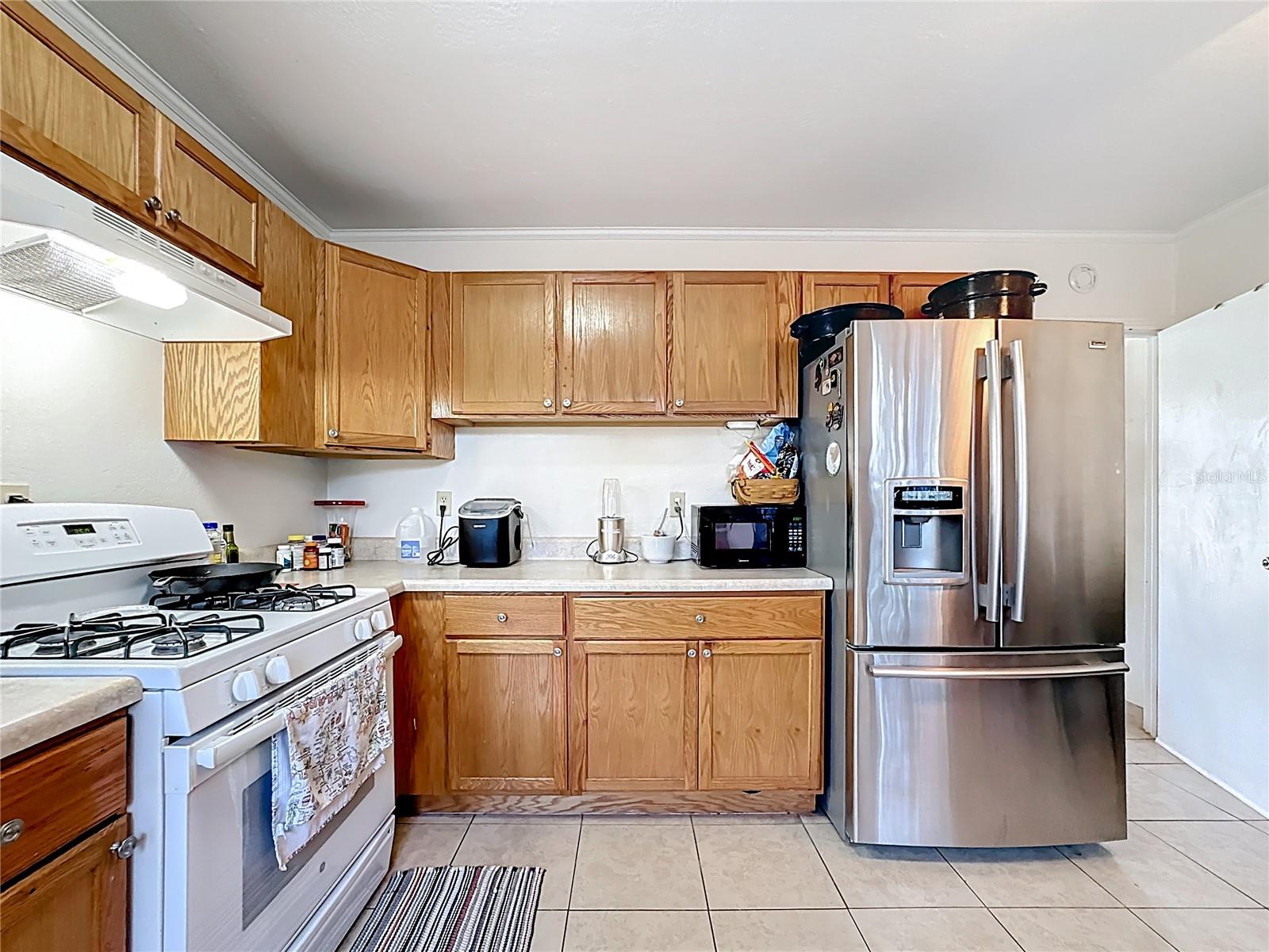 Image 9 of 78 For 833 Oxford Street