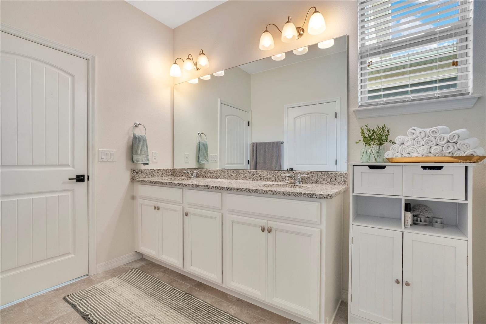 Image 10 of 49 For 16125 Azure Key Street