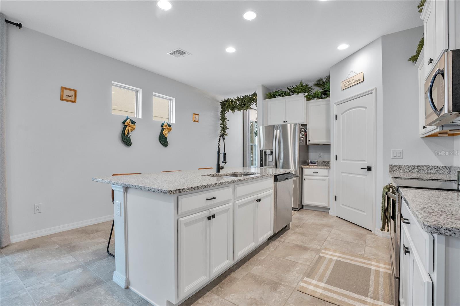 Image 14 of 49 For 16125 Azure Key Street