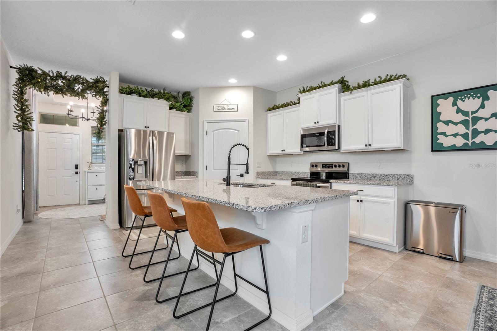 Image 4 of 49 For 16125 Azure Key Street