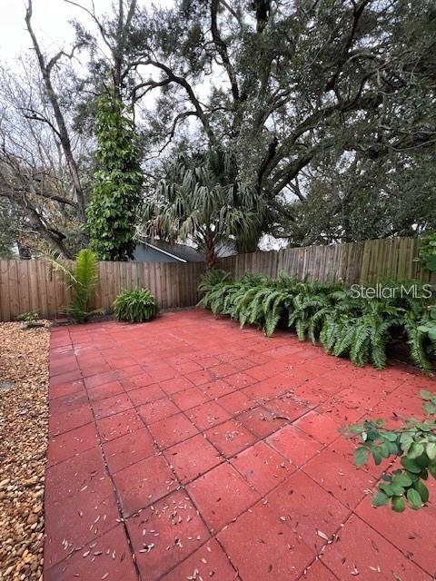 Image 22 of 30 For 411 Poplar Court