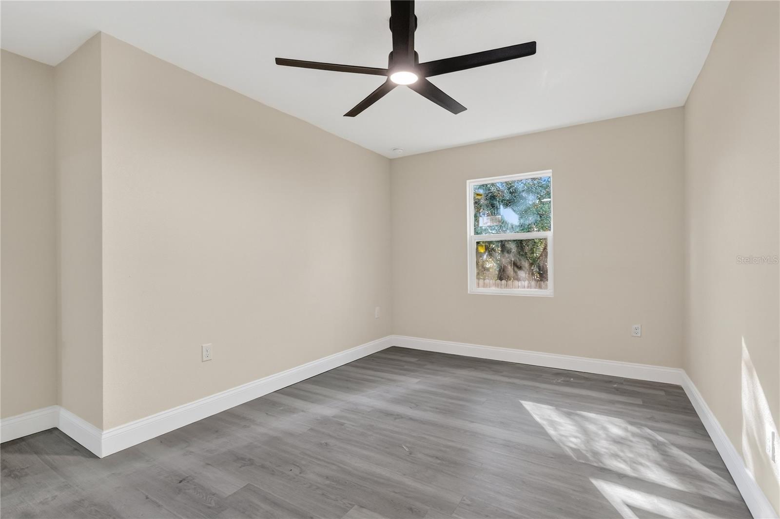 Image 32 of 39 For 40415 Country Road