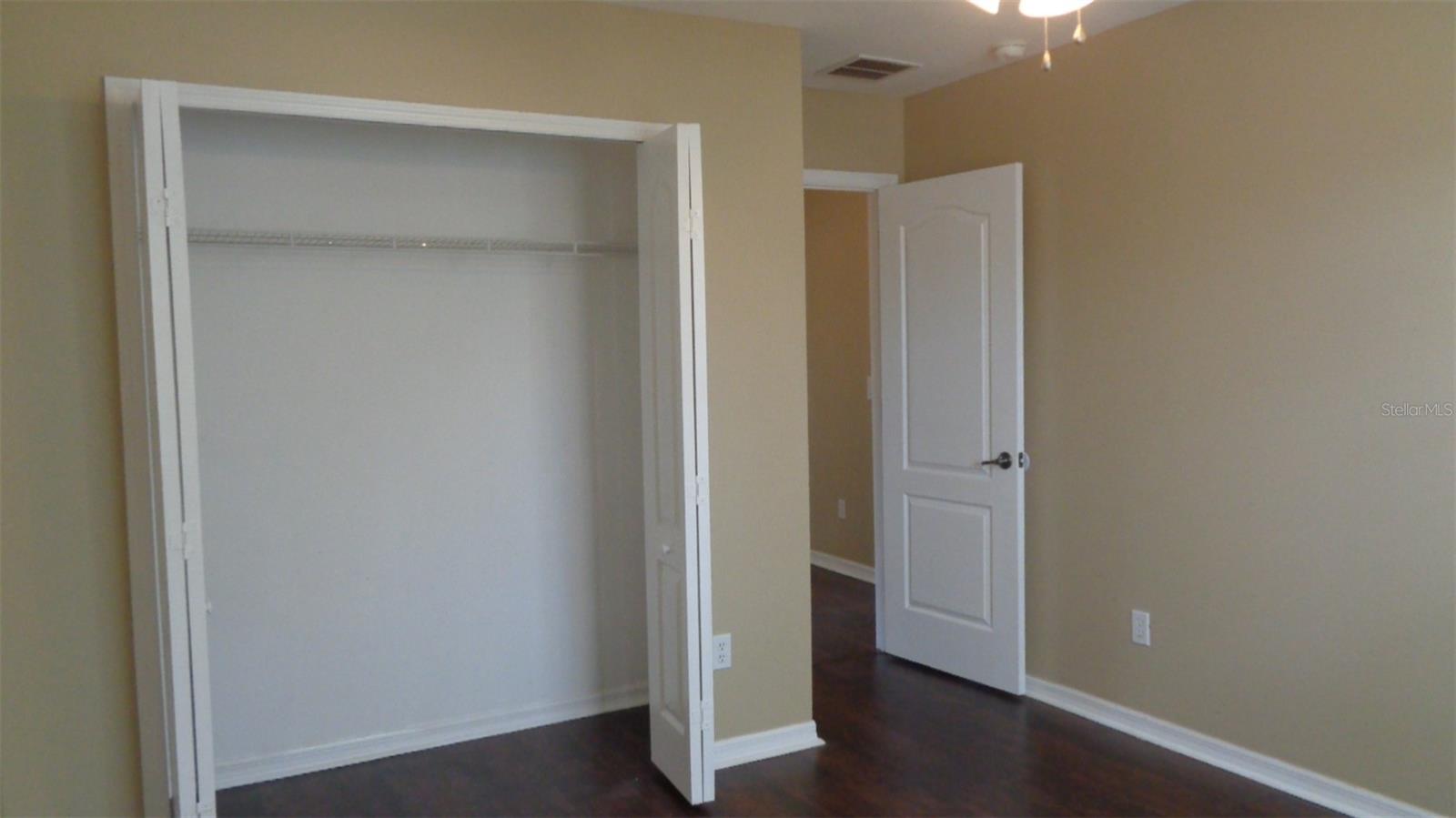 Image 5 of 13 For 981 Valleyway Drive