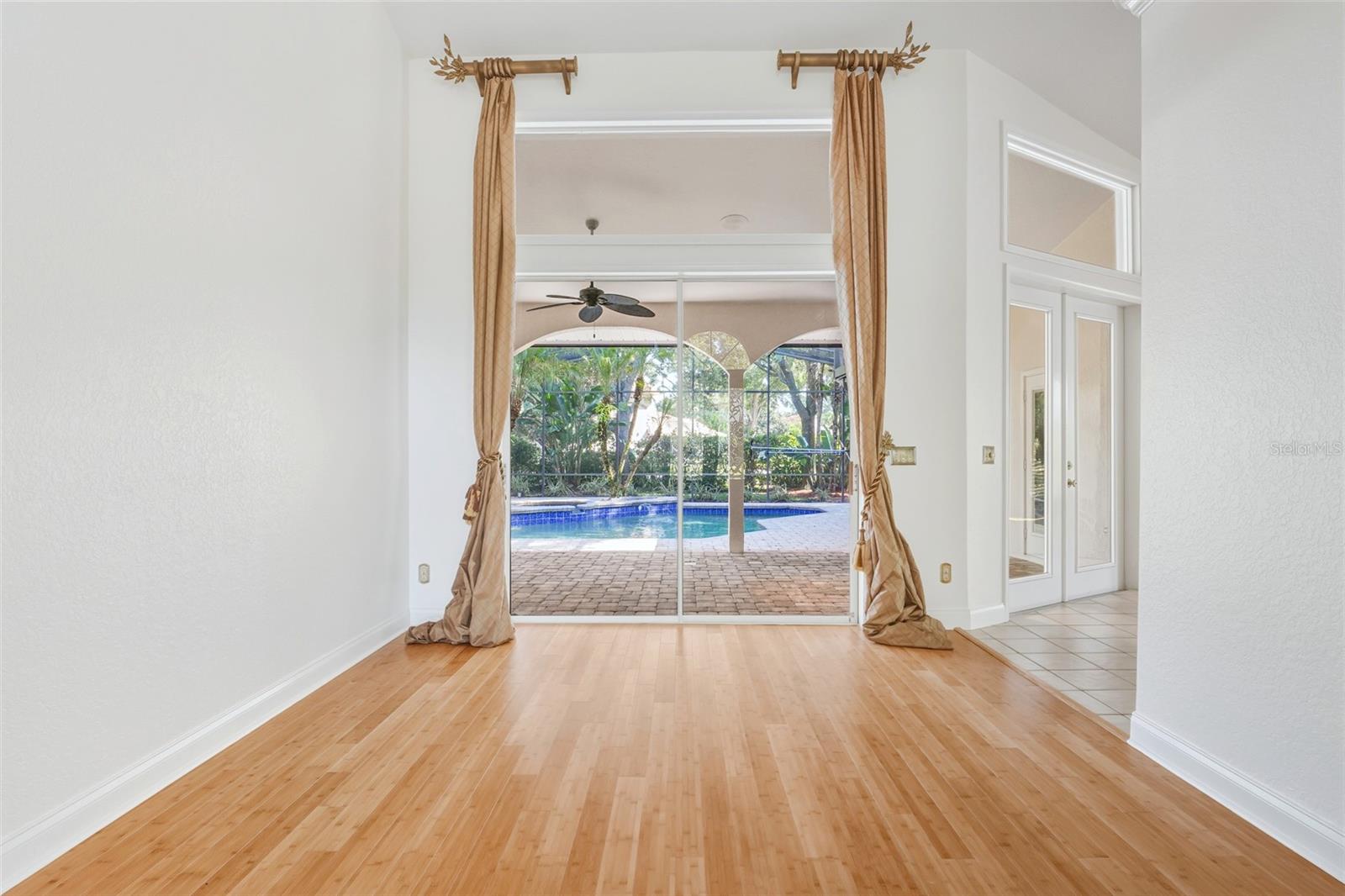 Image 10 of 47 For 7725 Apple Tree Circle