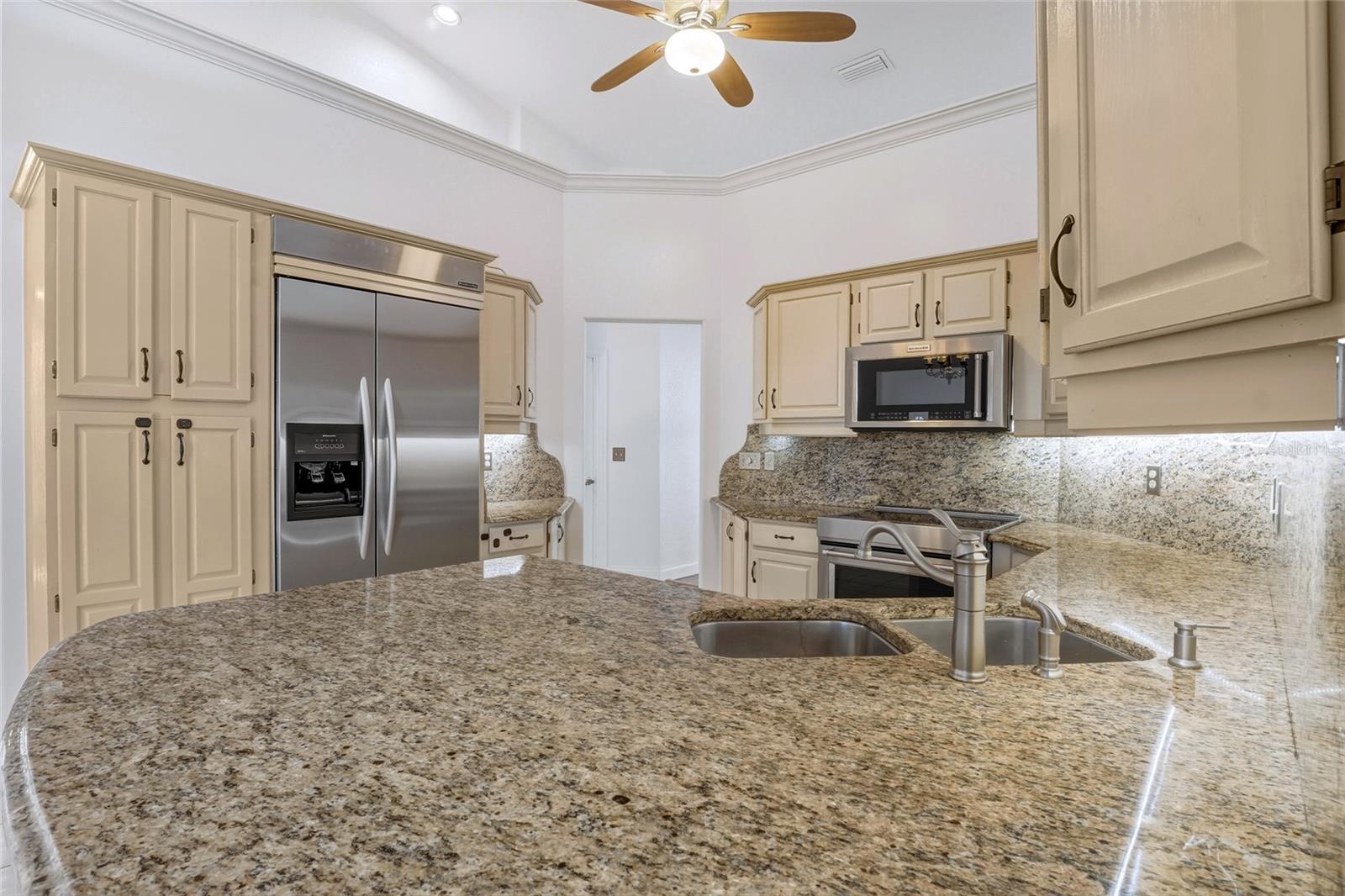 Image 13 of 47 For 7725 Apple Tree Circle