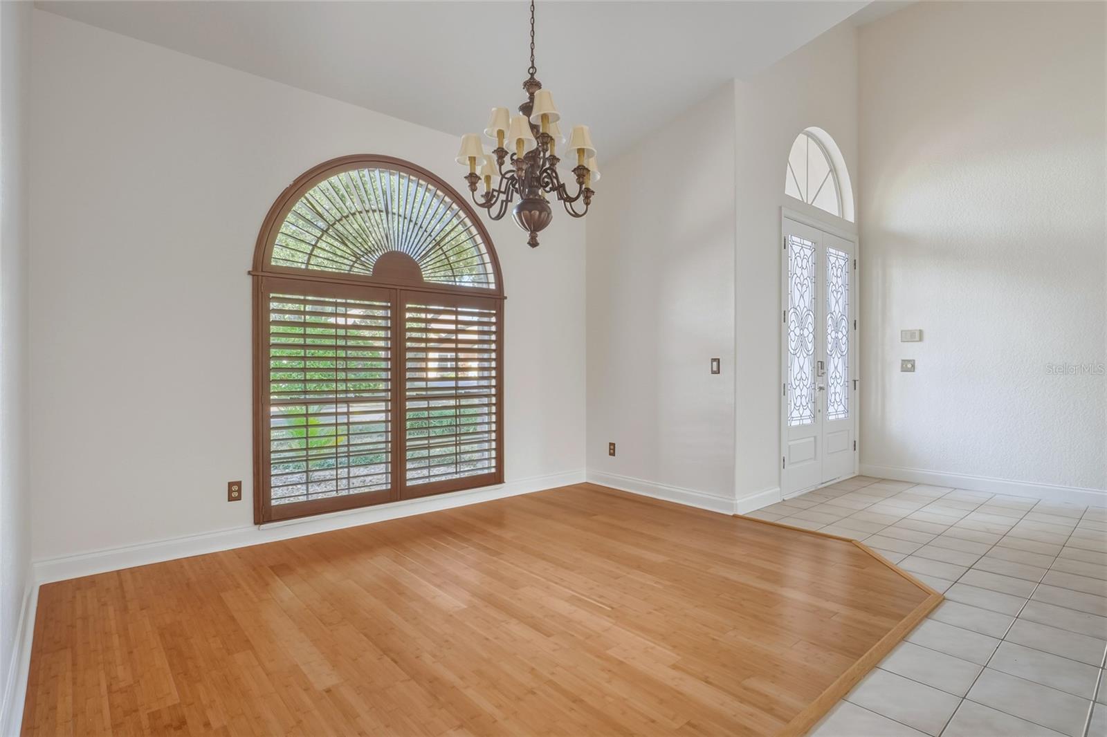 Image 16 of 47 For 7725 Apple Tree Circle