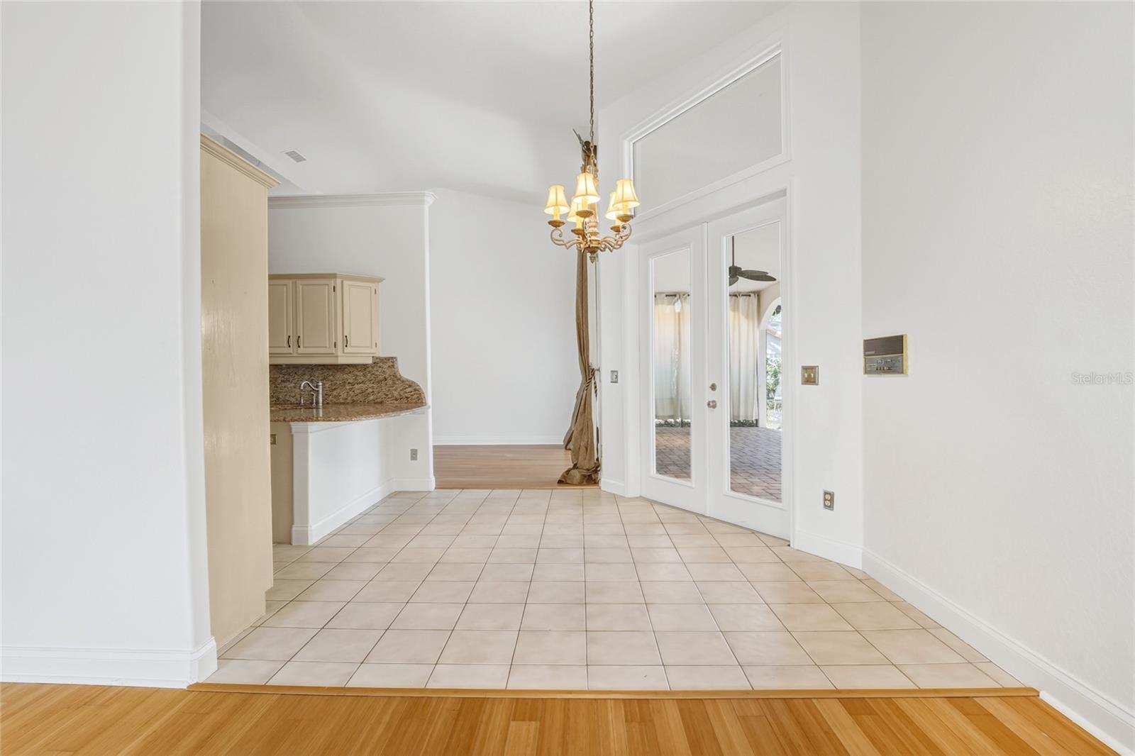 Image 18 of 47 For 7725 Apple Tree Circle