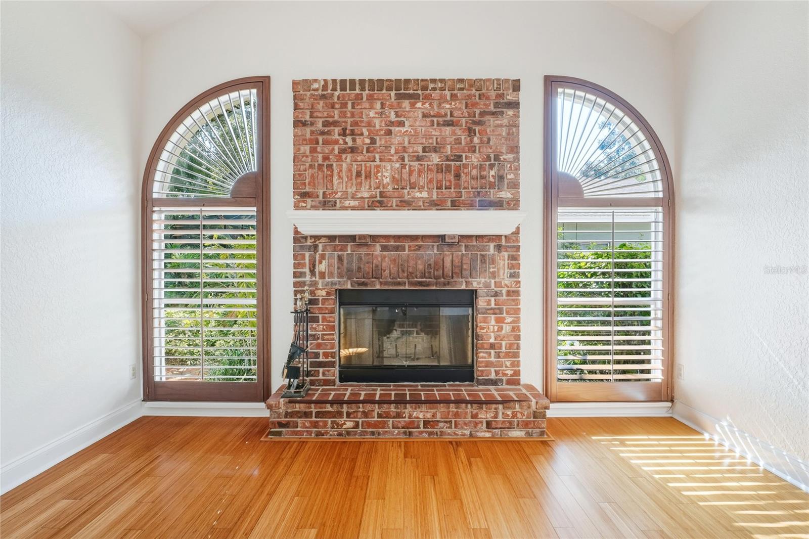 Image 19 of 47 For 7725 Apple Tree Circle