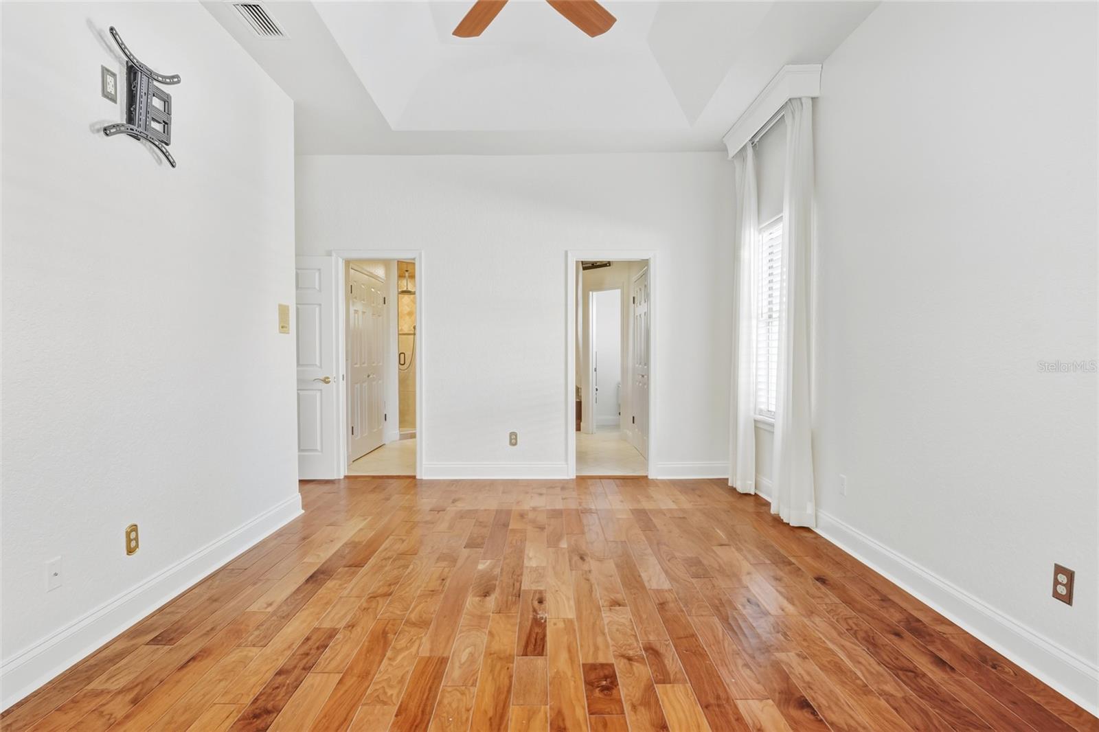 Image 22 of 47 For 7725 Apple Tree Circle