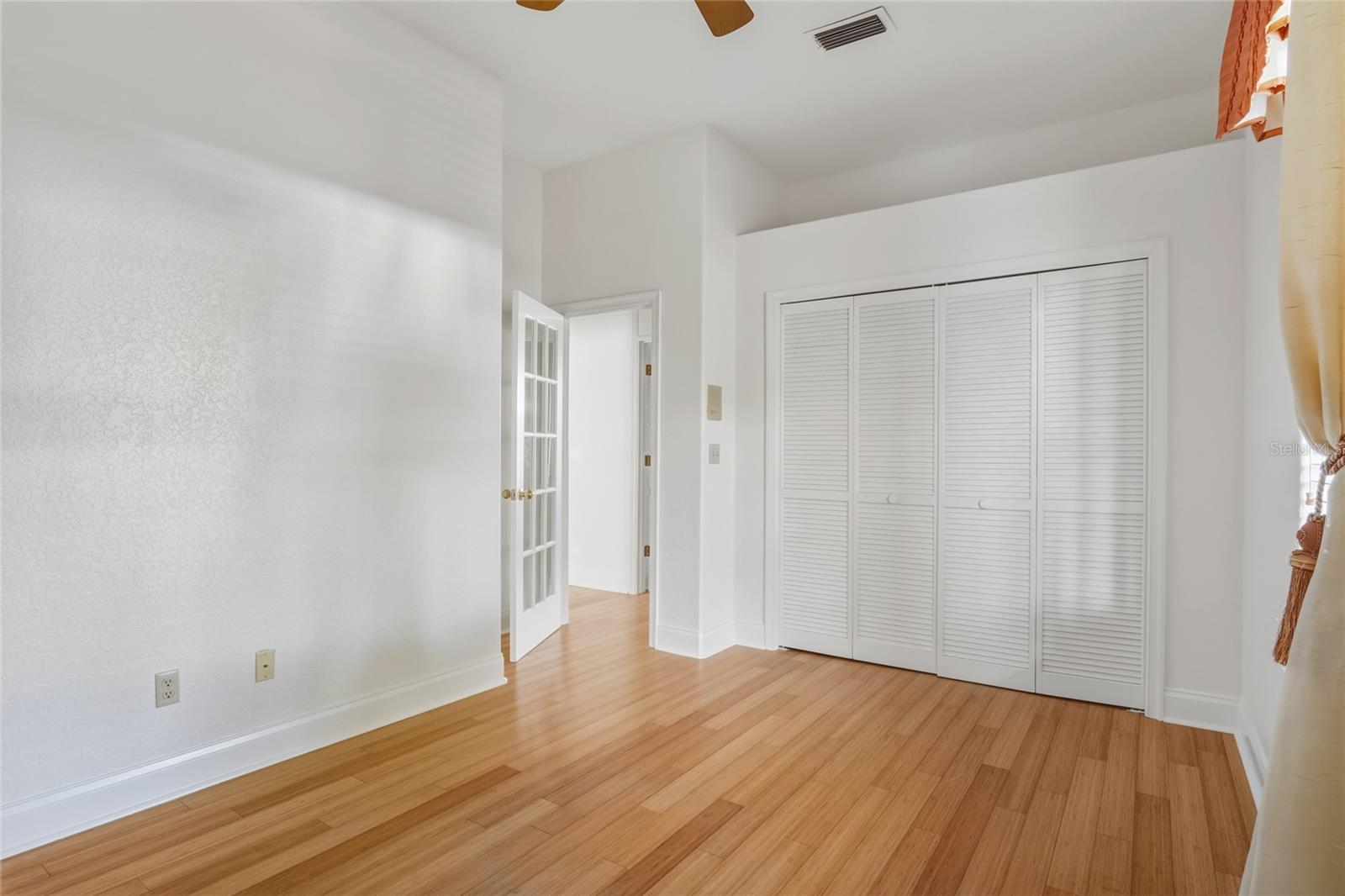 Image 26 of 47 For 7725 Apple Tree Circle