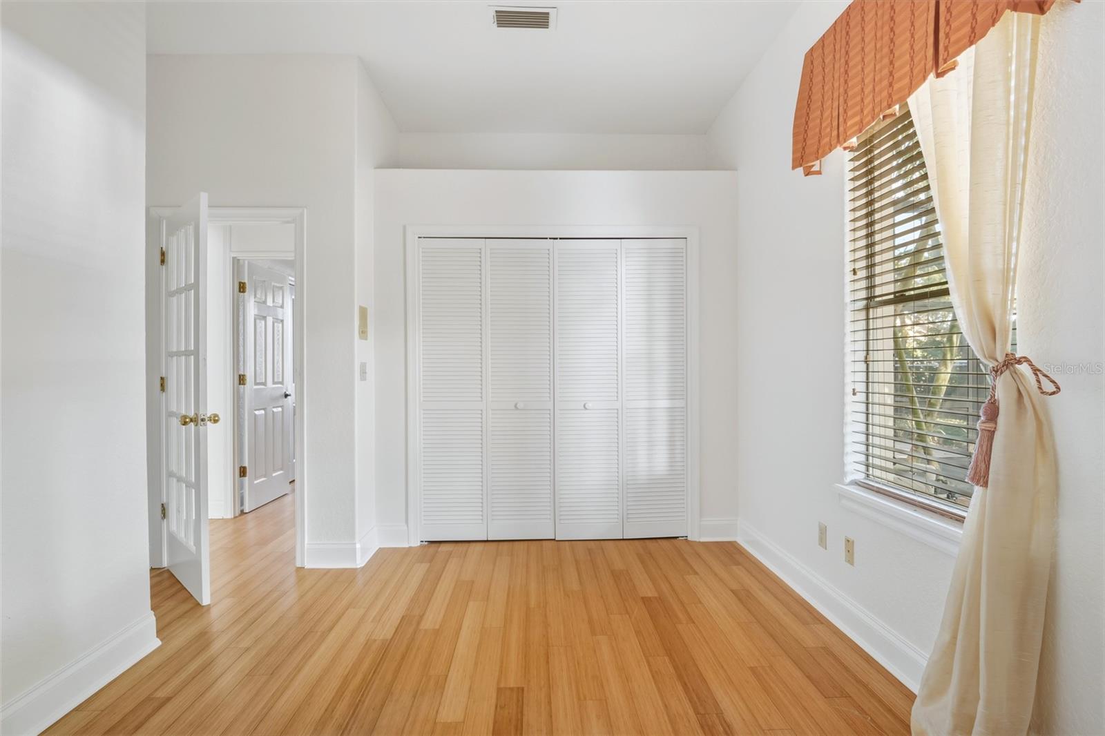 Image 27 of 47 For 7725 Apple Tree Circle