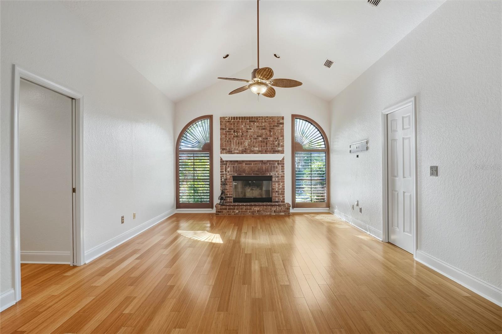 Image 9 of 47 For 7725 Apple Tree Circle