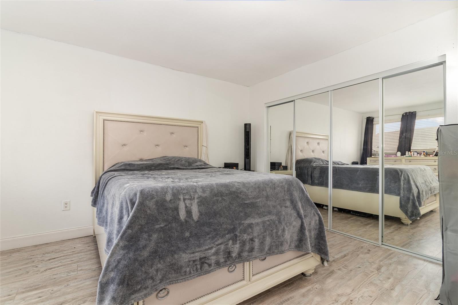 Image 16 of 30 For 924 Lake Destiny Road E