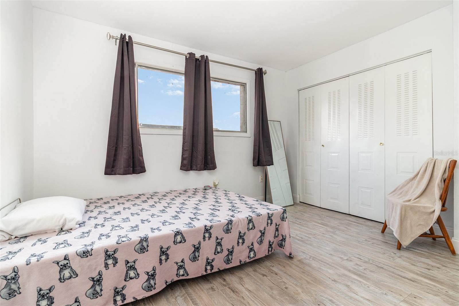 Image 19 of 30 For 924 Lake Destiny Road E