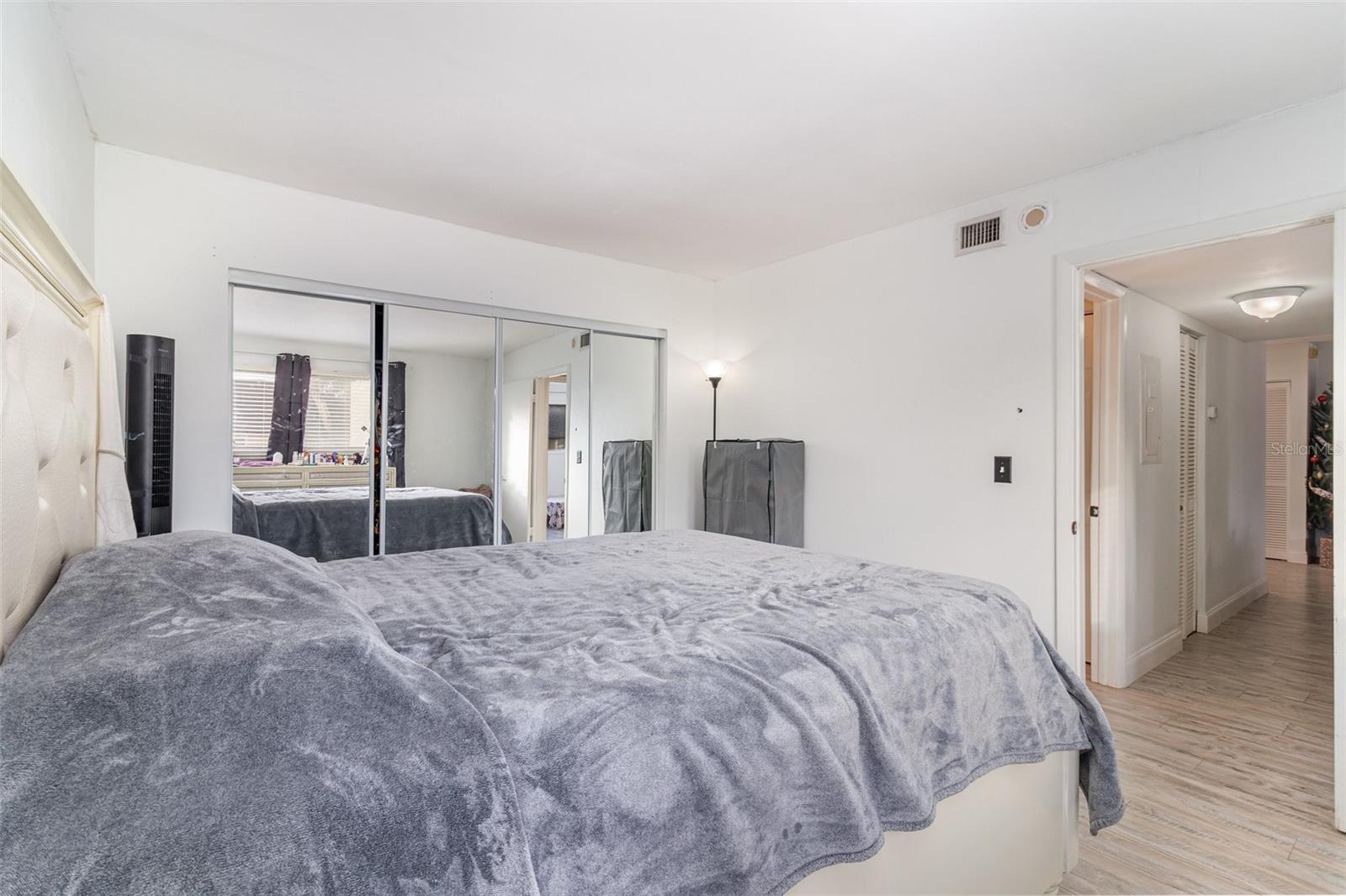 Image 20 of 30 For 924 Lake Destiny Road E