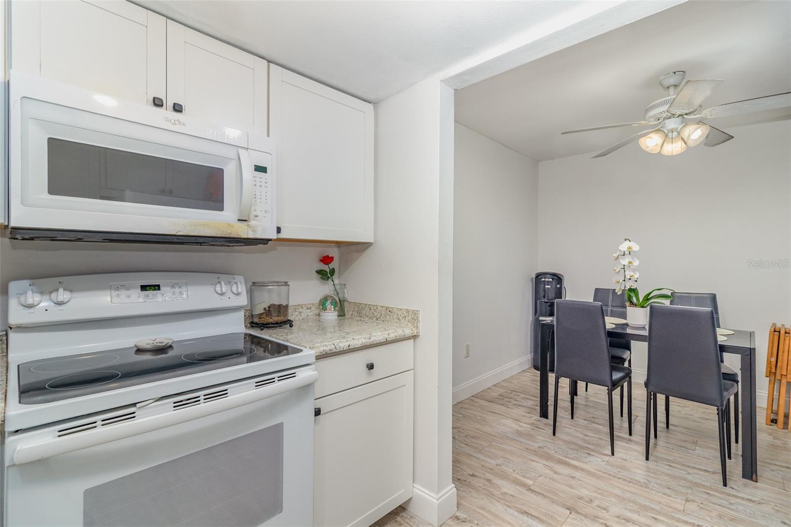 Image 9 of 30 For 924 Lake Destiny Road E