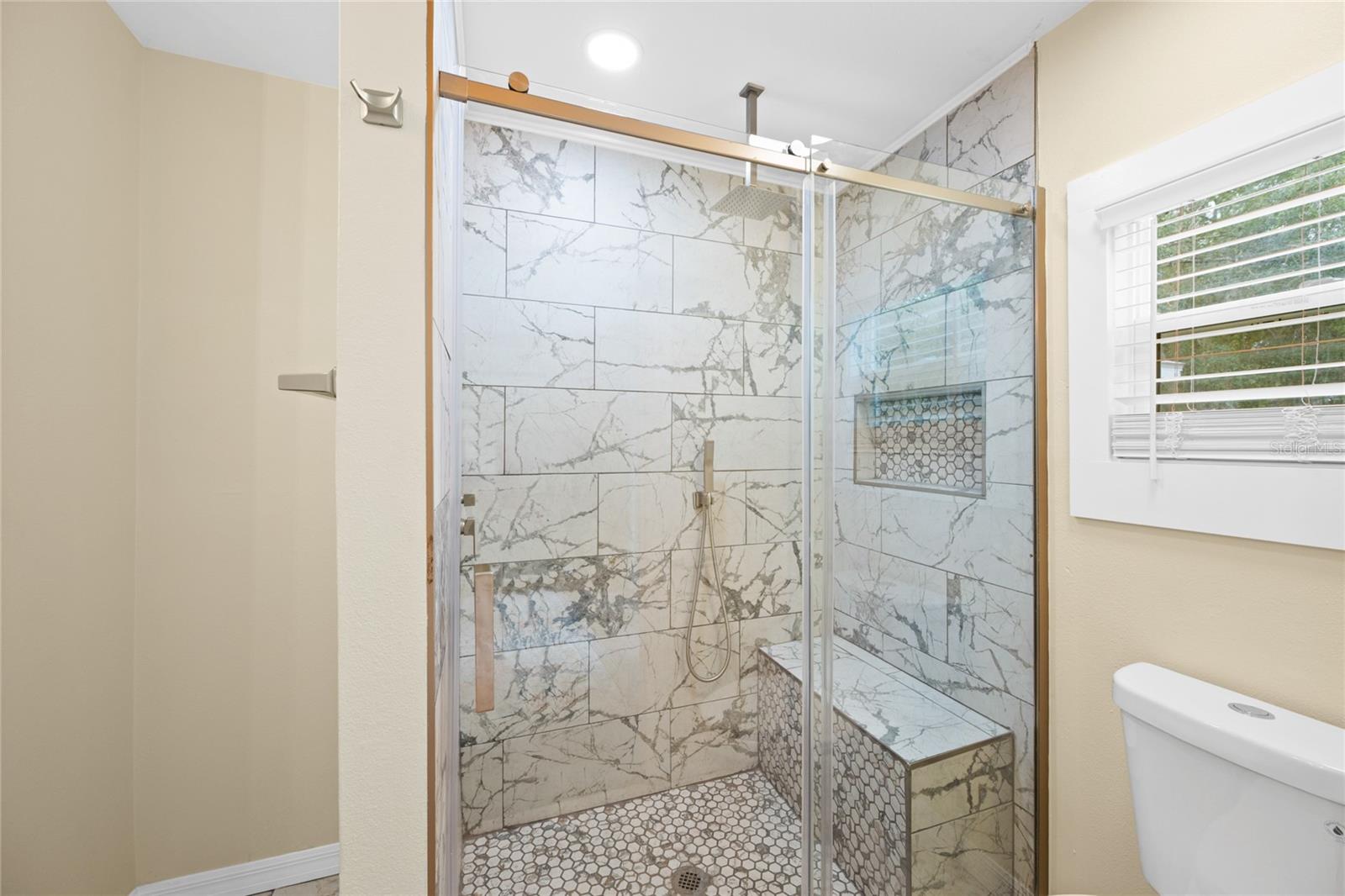 Image 19 of 39 For 245 Rhodes Street