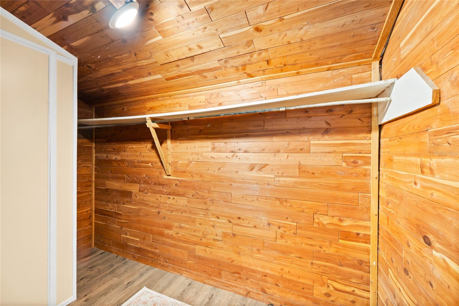 Image 22 of 39 For 245 Rhodes Street