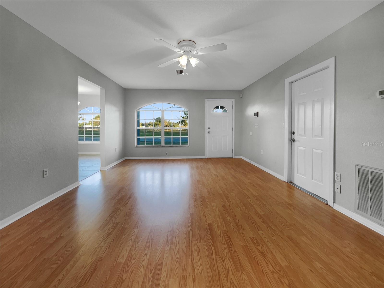 Image 3 of 20 For 1411 36th Avenue E