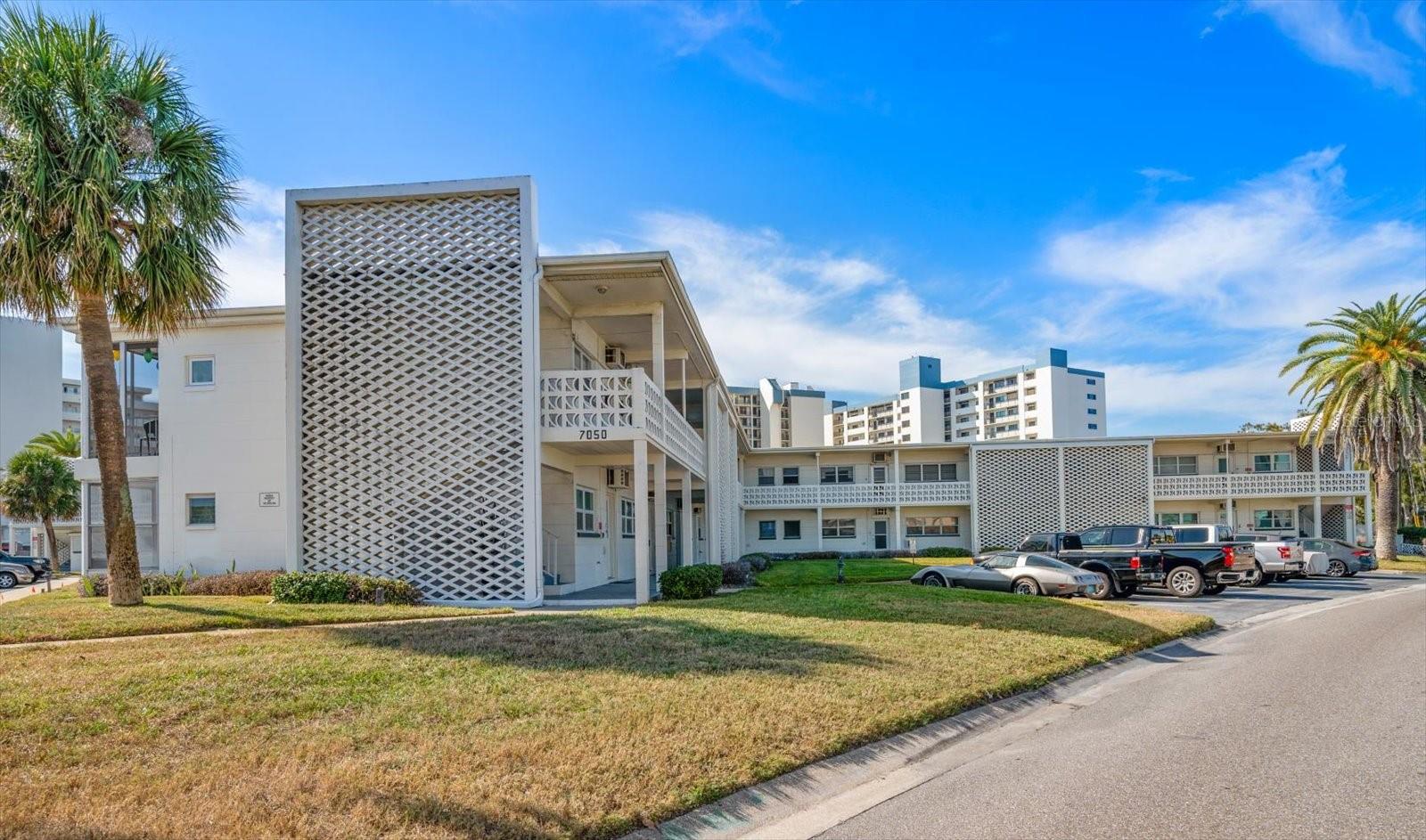 Image 27 of 32 For 7050 Sunset Way 6