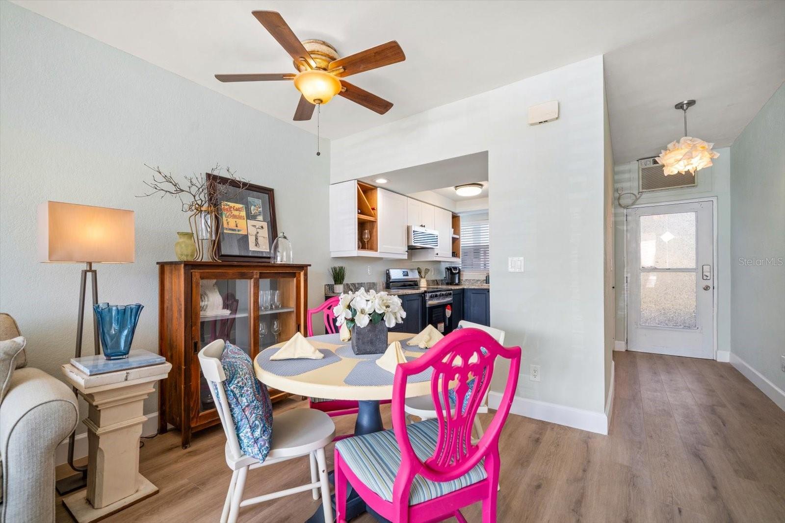 Image 5 of 32 For 7050 Sunset Way 6