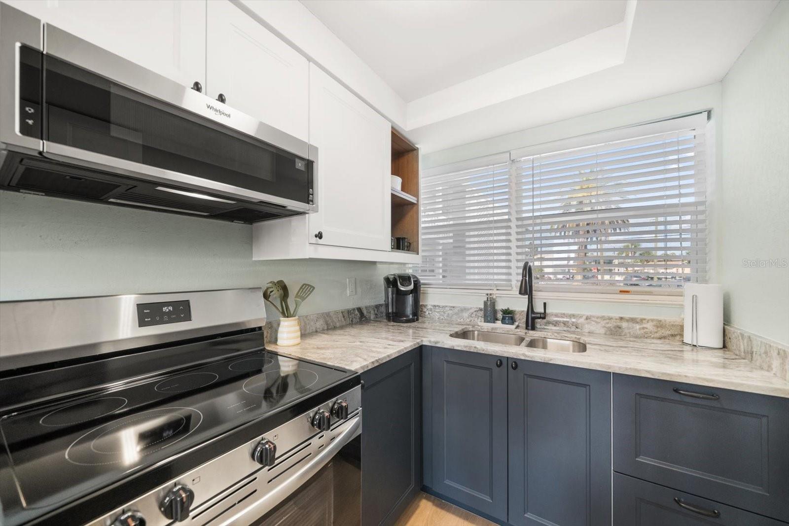 Image 6 of 32 For 7050 Sunset Way 6