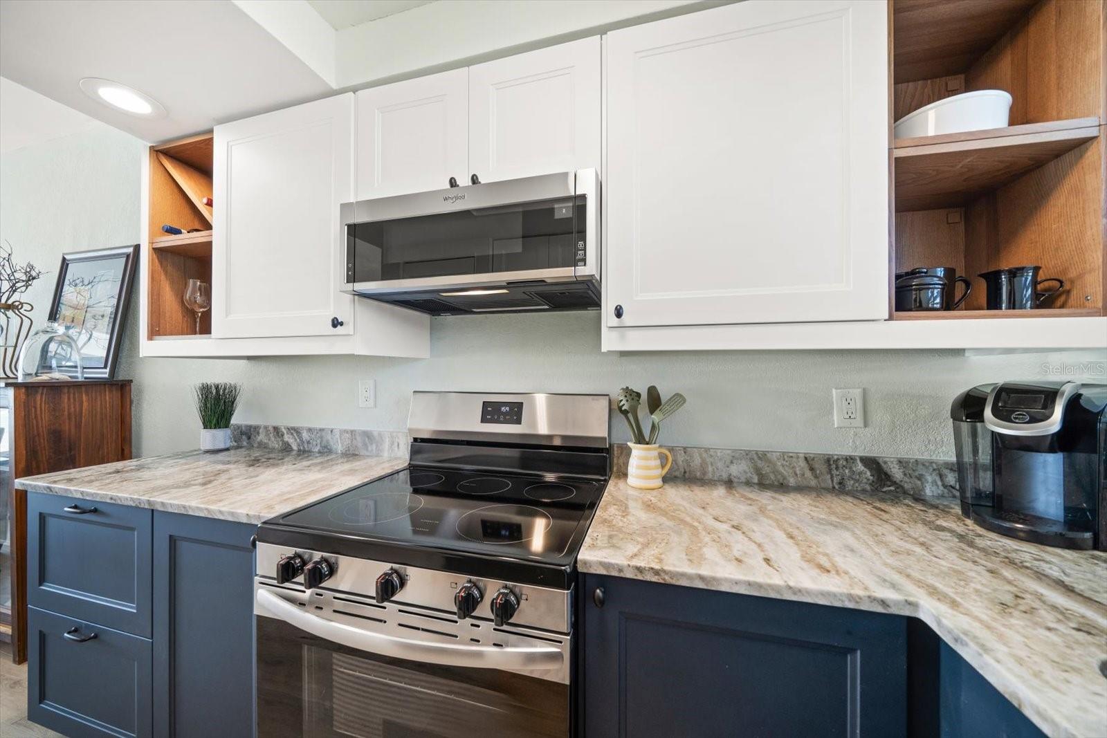 Image 7 of 32 For 7050 Sunset Way 6