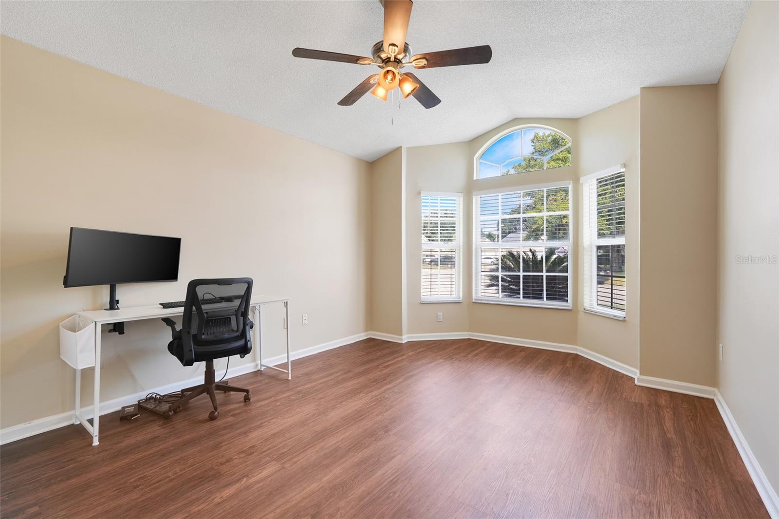 Image 16 of 24 For 15722 Autumn Glen Avenue