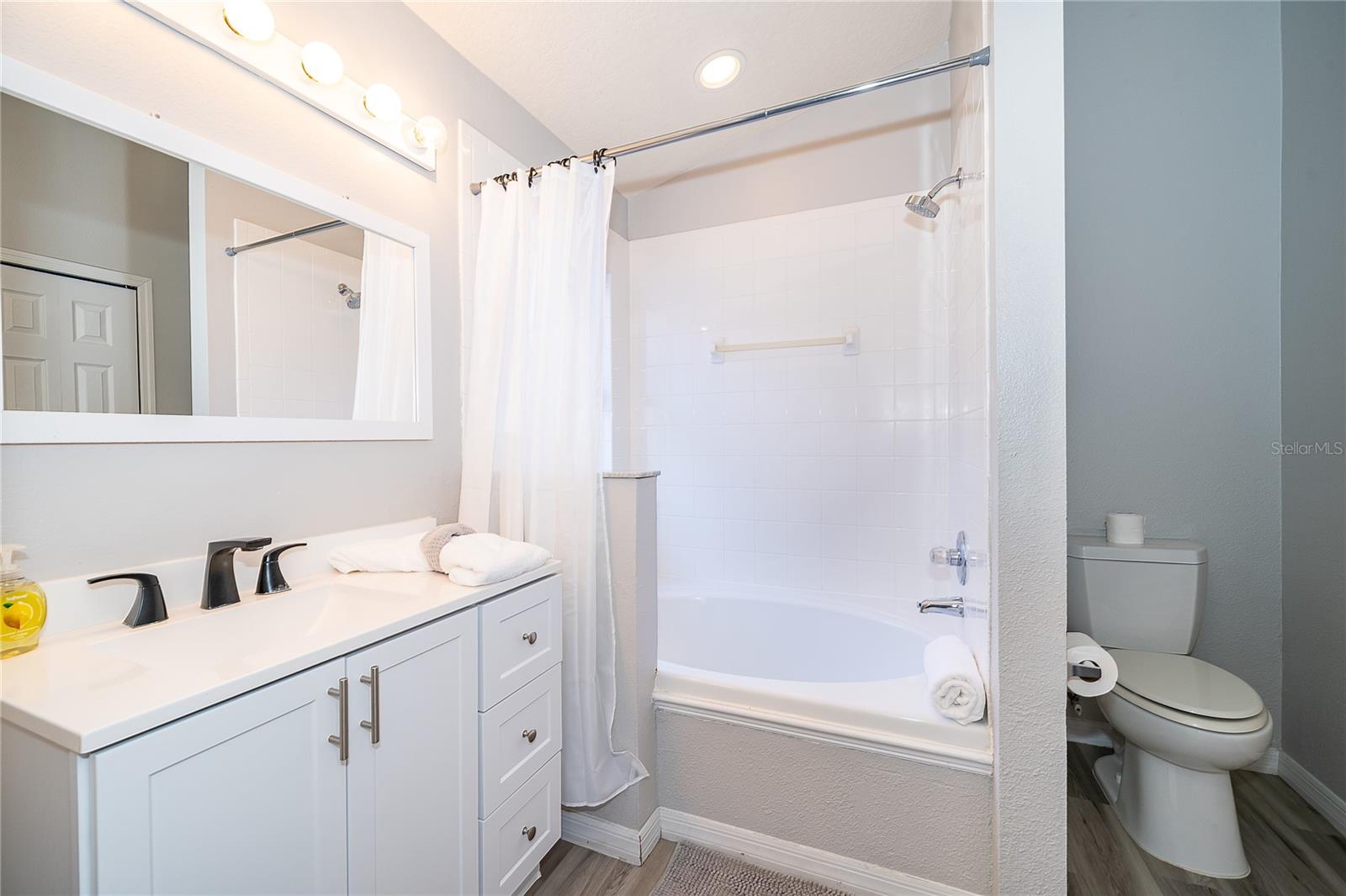 Image 18 of 27 For 1106 Liberty Hall Drive