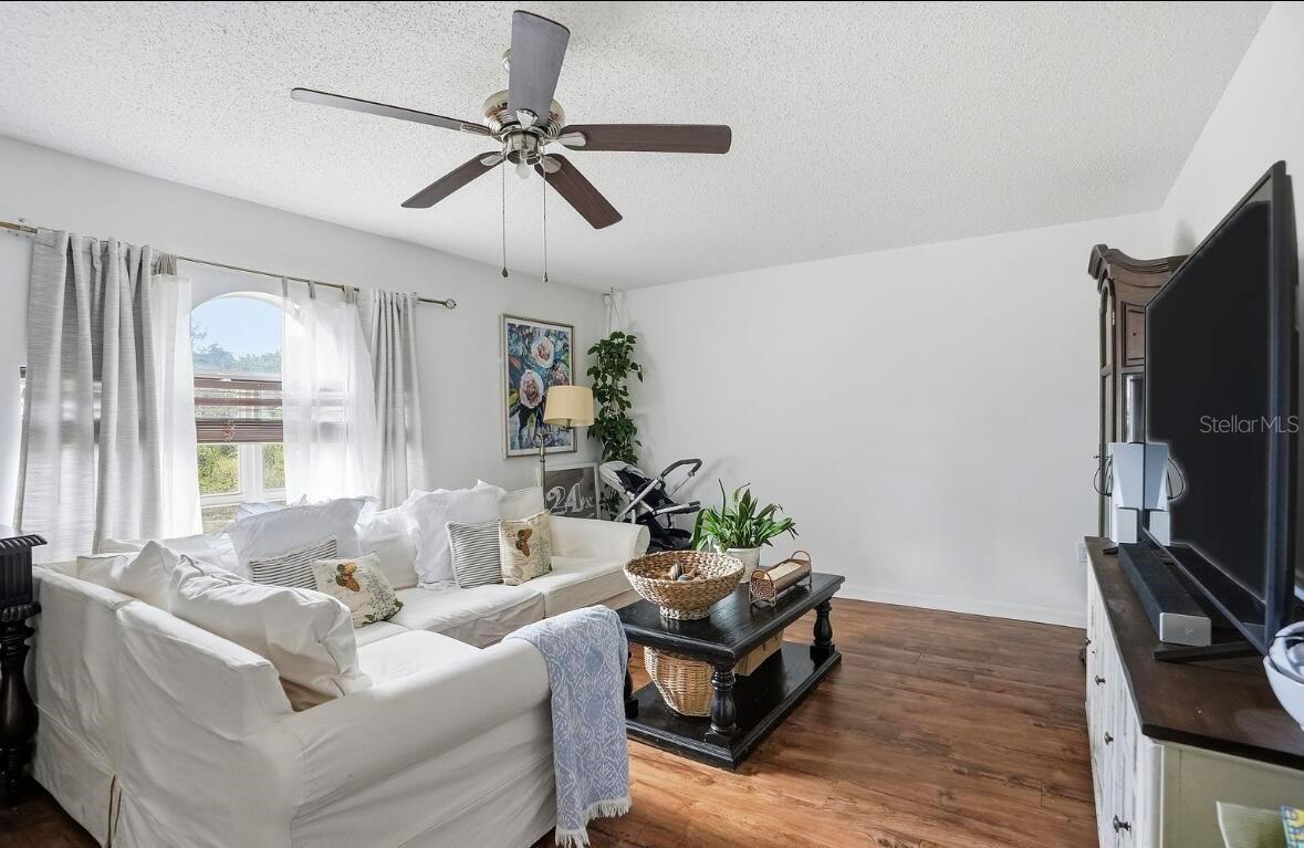 Image 6 of 42 For 11077 Jenny Wren Road