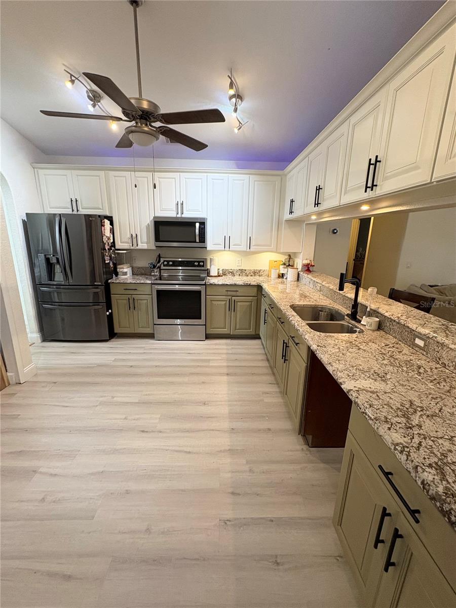 Image 11 of 48 For 819 Ardenleigh Drive