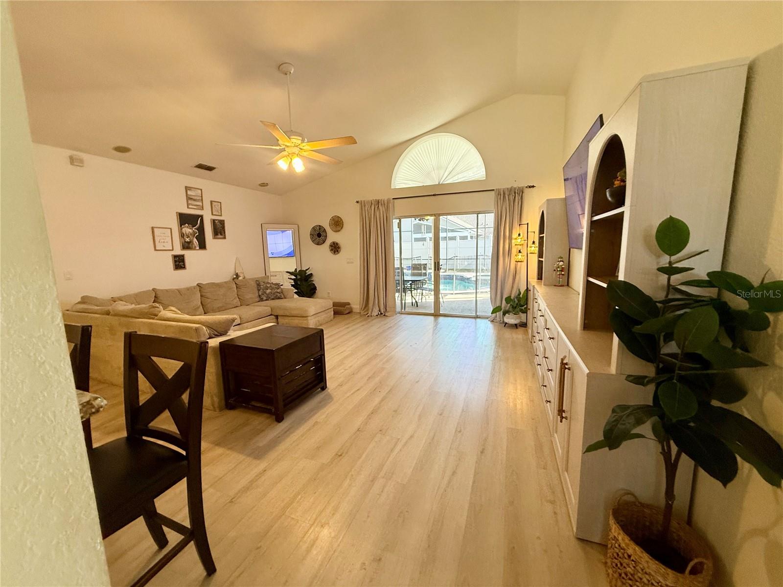 Image 13 of 48 For 819 Ardenleigh Drive