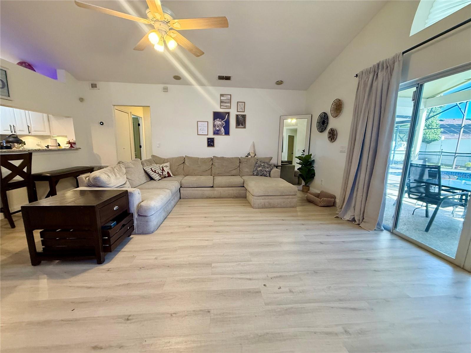 Image 14 of 48 For 819 Ardenleigh Drive