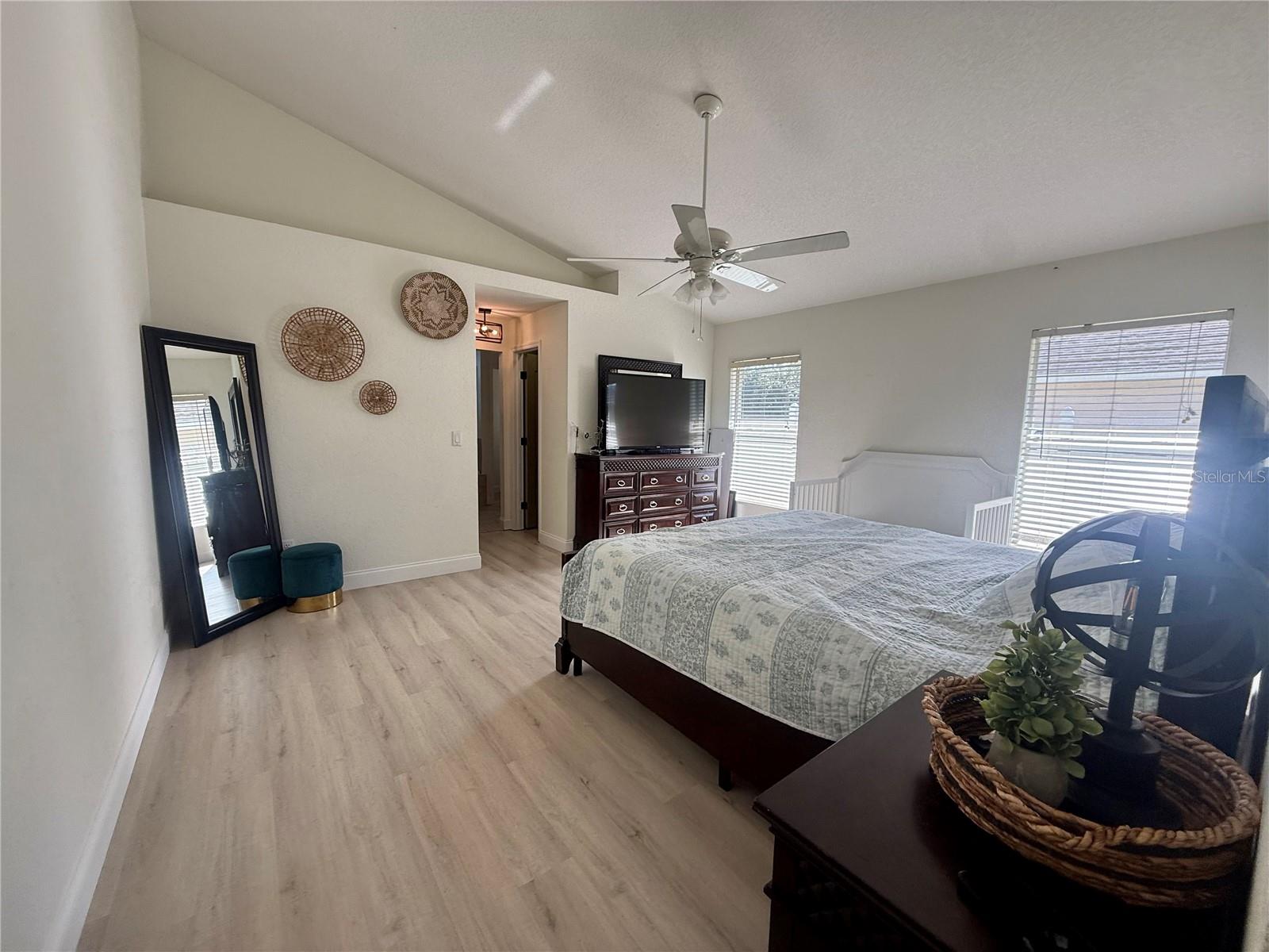 Image 16 of 48 For 819 Ardenleigh Drive