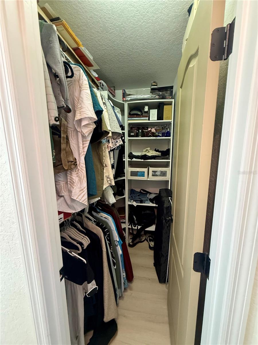 Image 18 of 48 For 819 Ardenleigh Drive