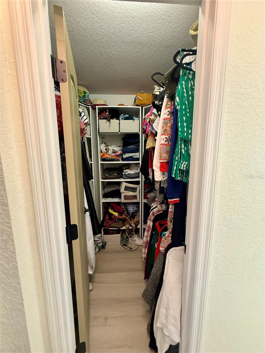 Image 19 of 48 For 819 Ardenleigh Drive