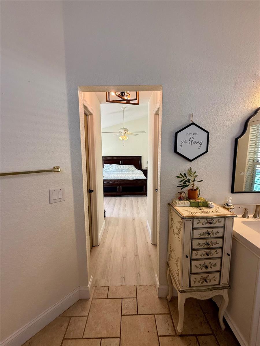 Image 22 of 48 For 819 Ardenleigh Drive