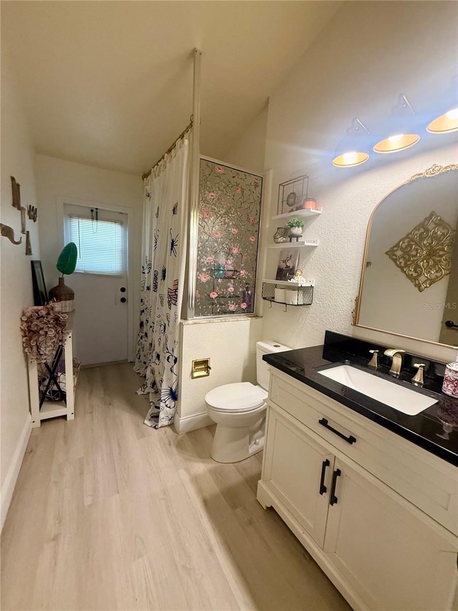 Image 26 of 48 For 819 Ardenleigh Drive