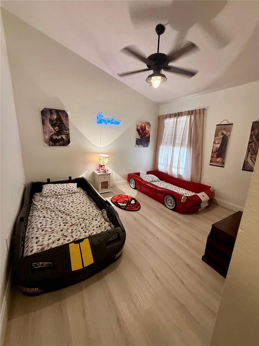 Image 32 of 48 For 819 Ardenleigh Drive