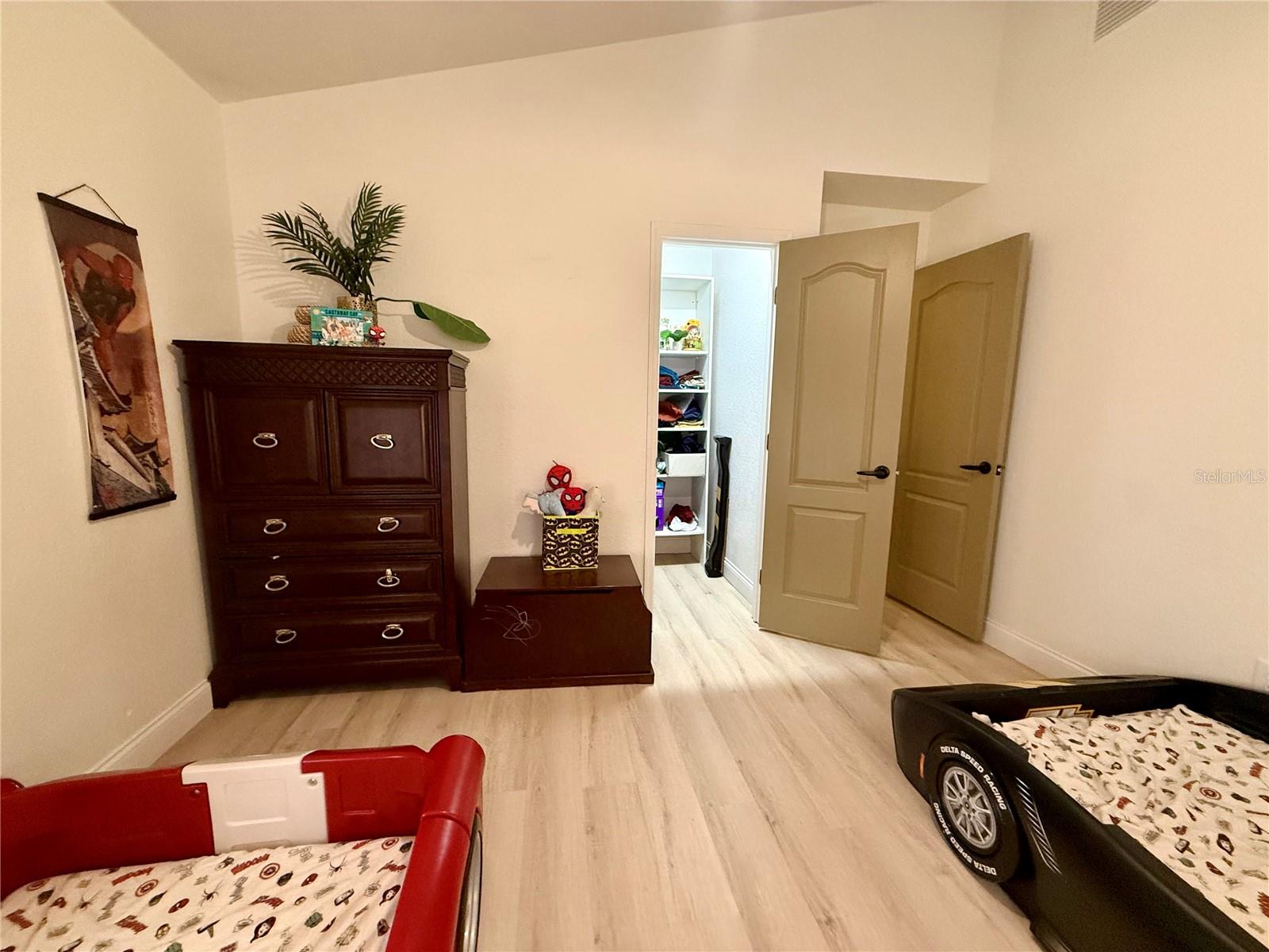 Image 33 of 48 For 819 Ardenleigh Drive