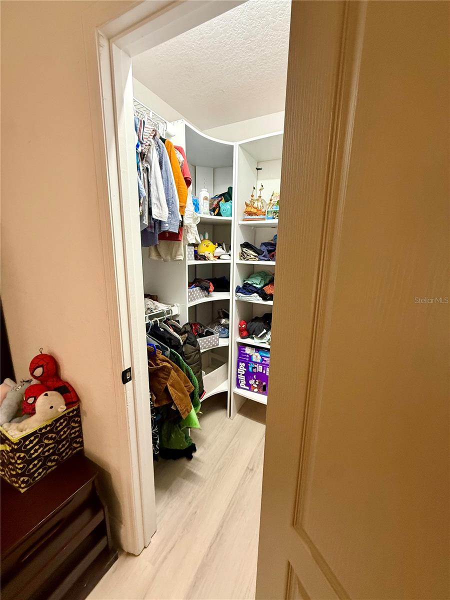 Image 34 of 48 For 819 Ardenleigh Drive