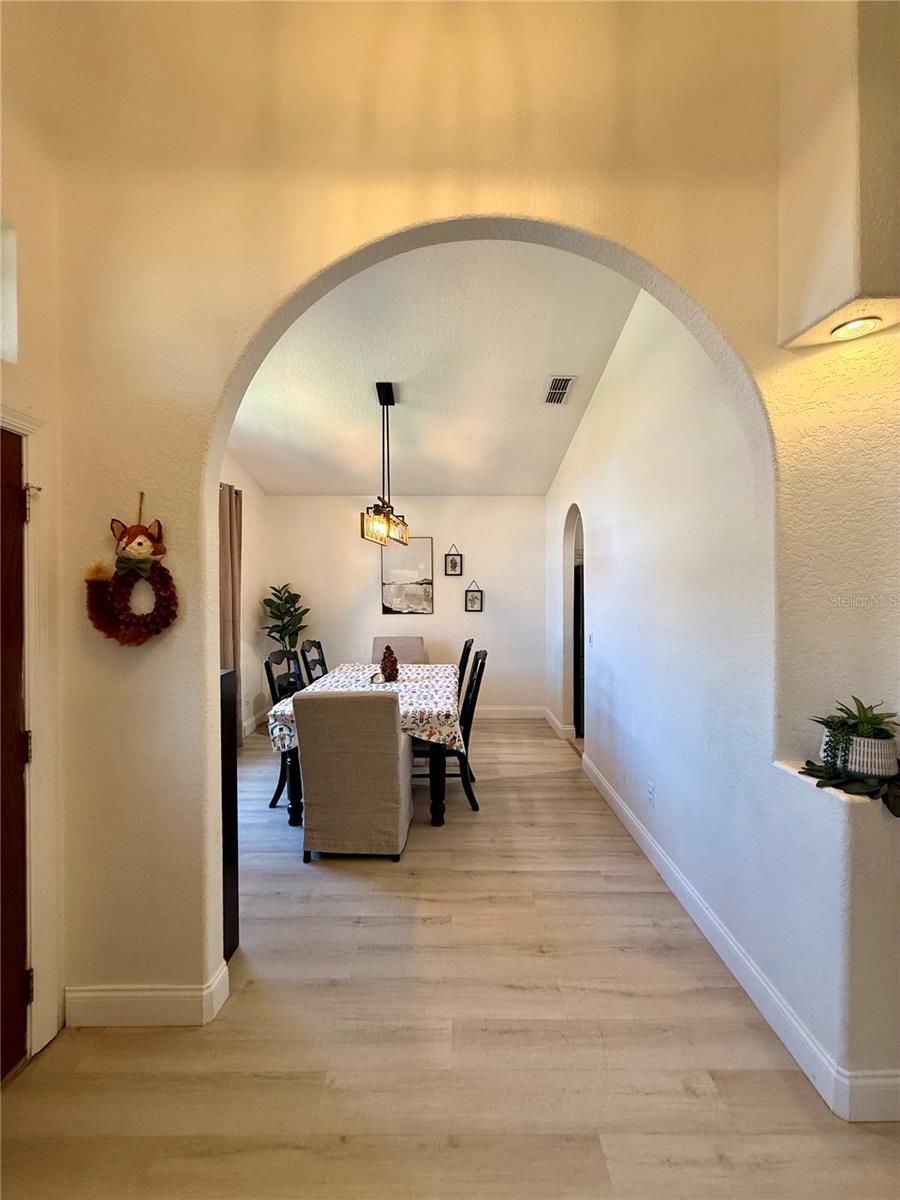 Image 4 of 48 For 819 Ardenleigh Drive