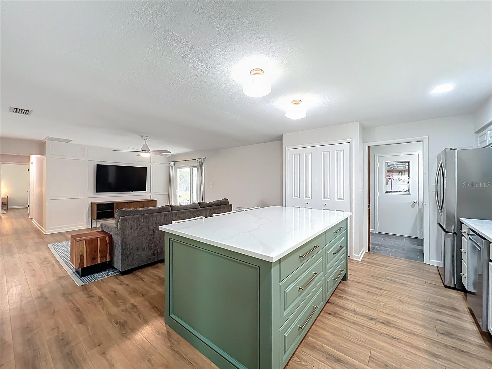 Image 10 of 52 For 5100 Andrea Boulevard