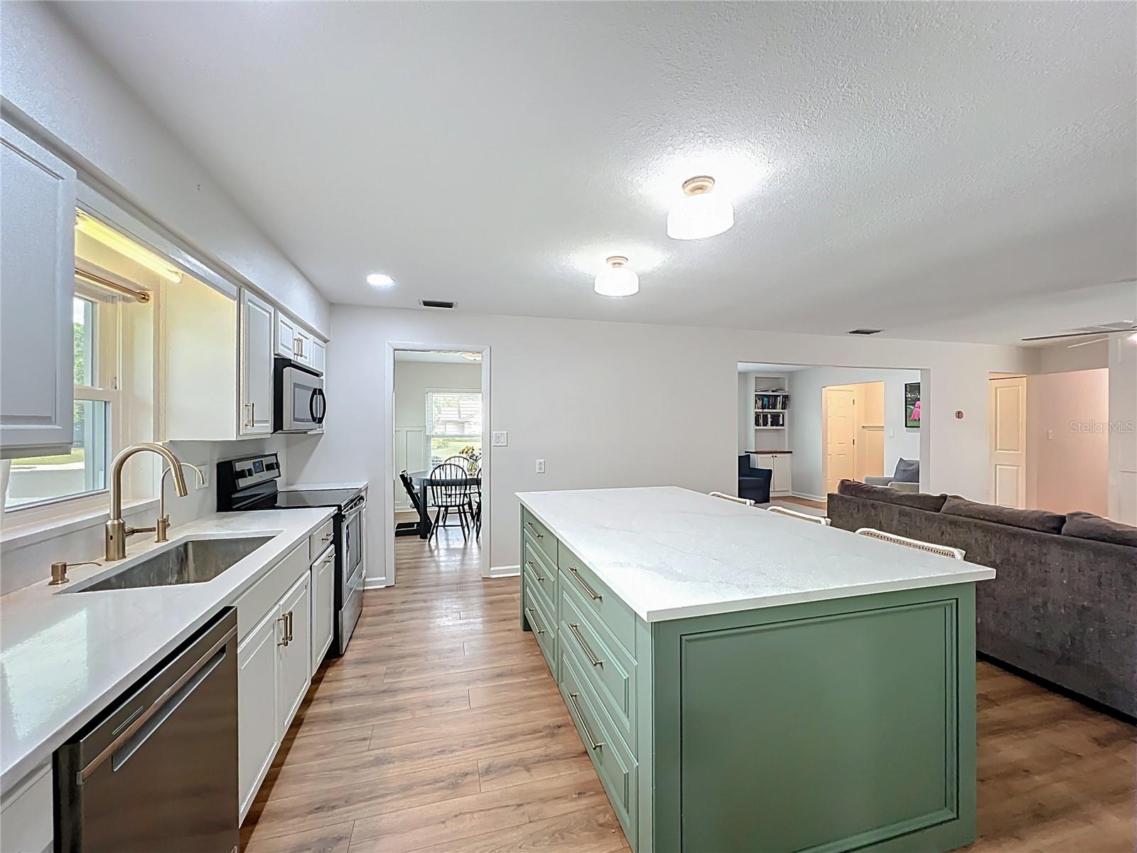 Image 11 of 52 For 5100 Andrea Boulevard