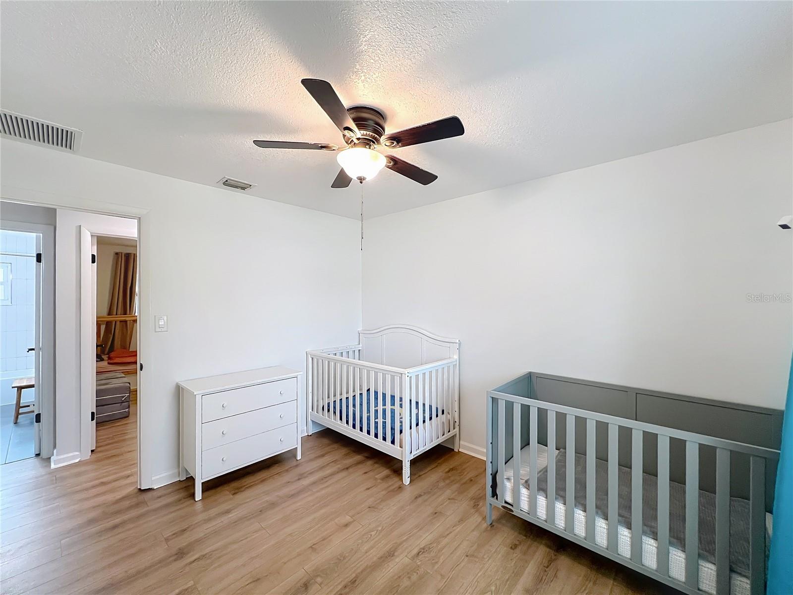 Image 27 of 52 For 5100 Andrea Boulevard