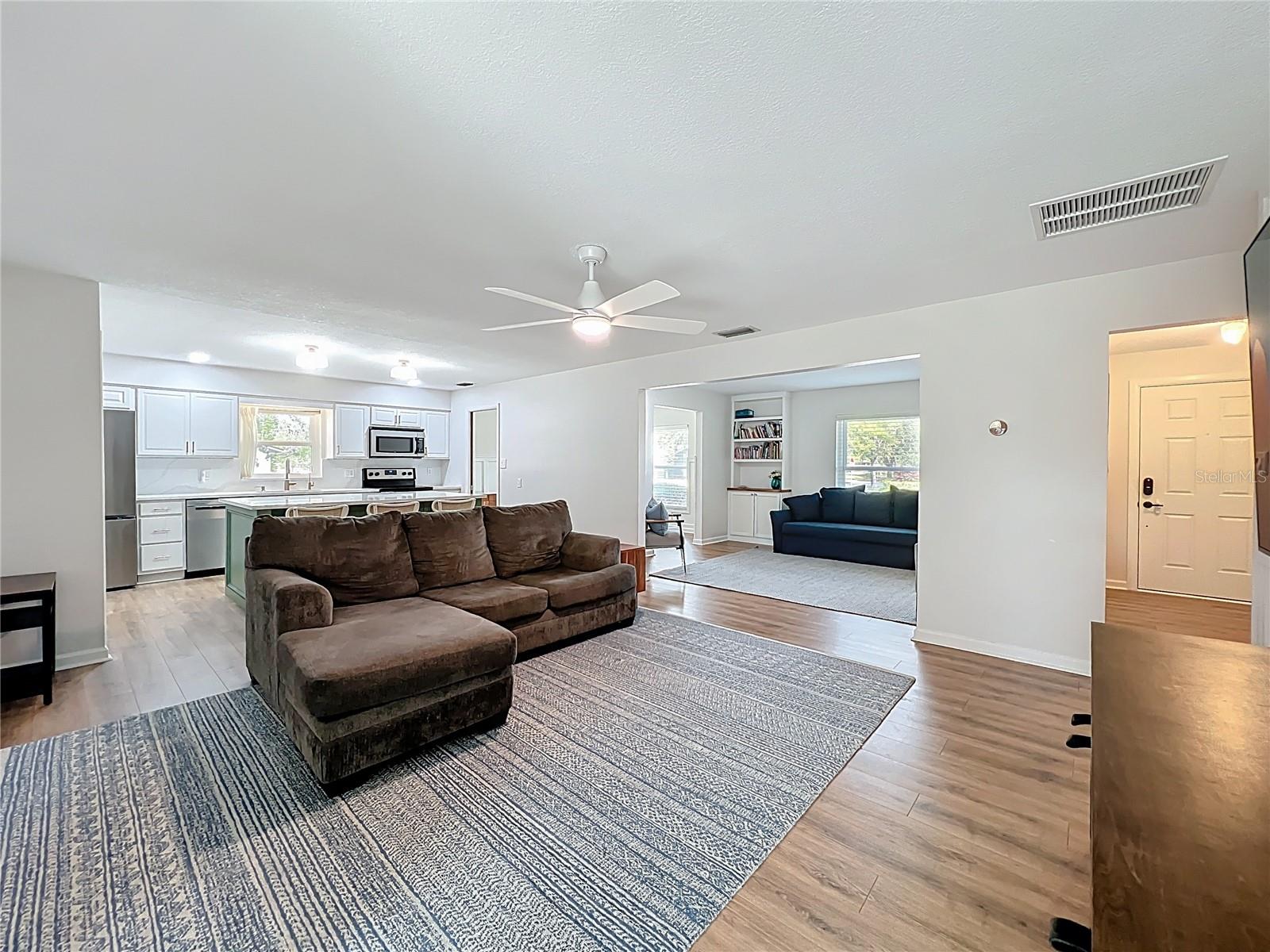 Image 6 of 52 For 5100 Andrea Boulevard