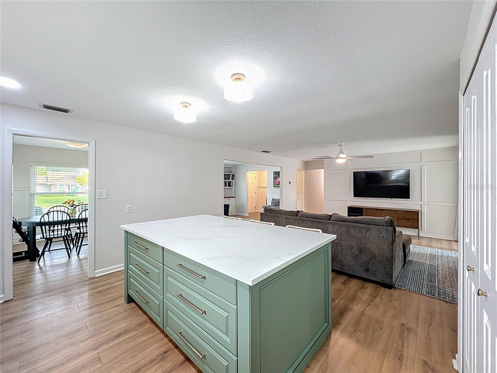 Image 9 of 52 For 5100 Andrea Boulevard