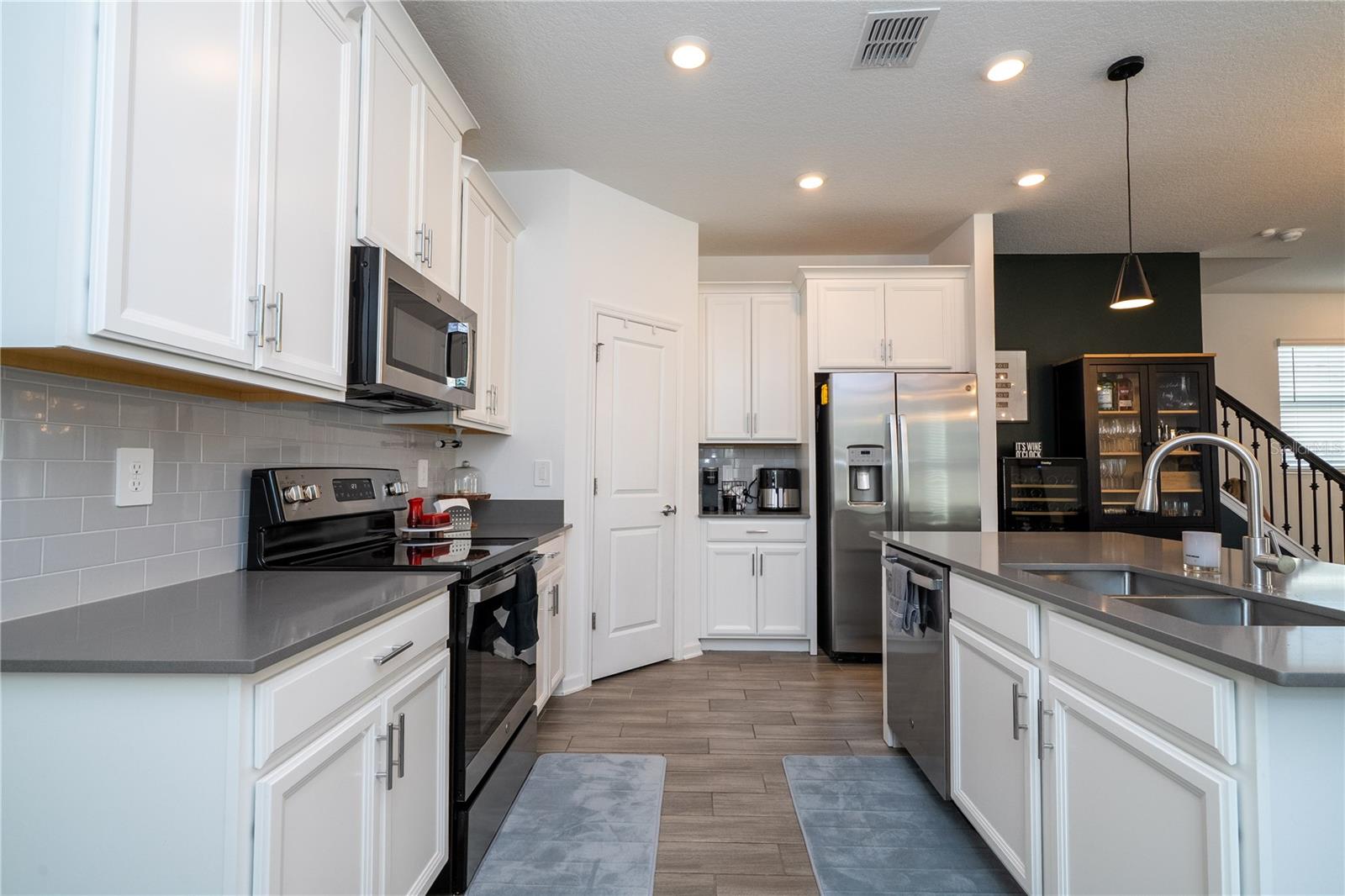 Image 19 of 69 For 1527 Viscaya Cove Boulevard